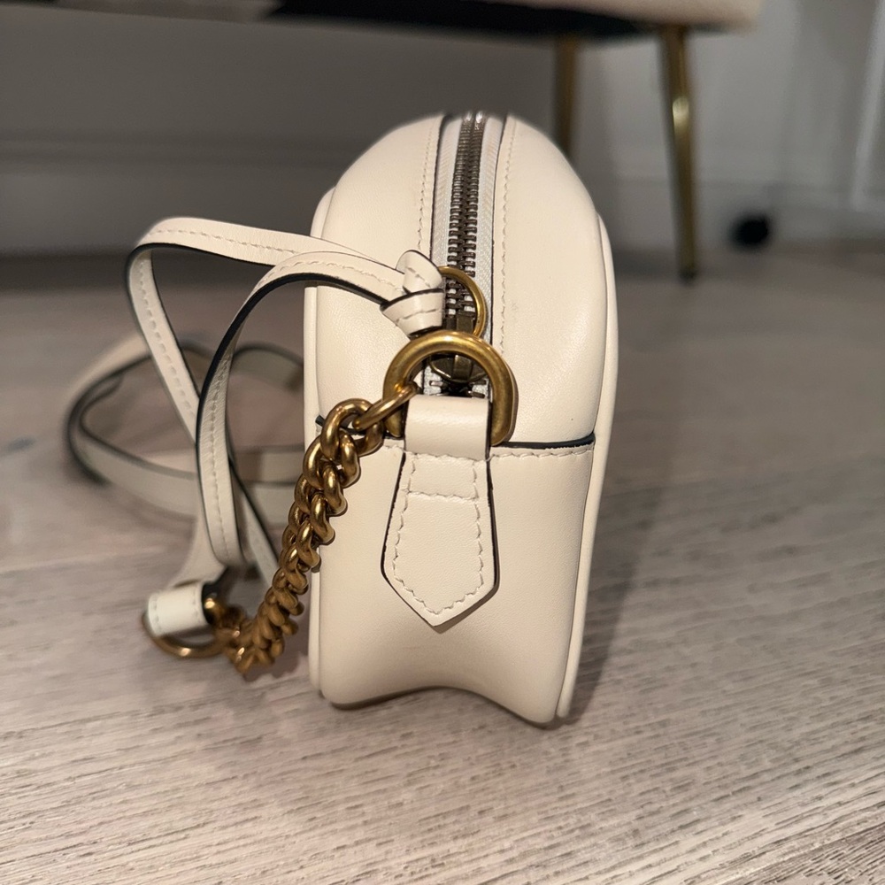 Gucci GG Marmont Camera Bag
Matelasse Mini White - Picture 4 of 13